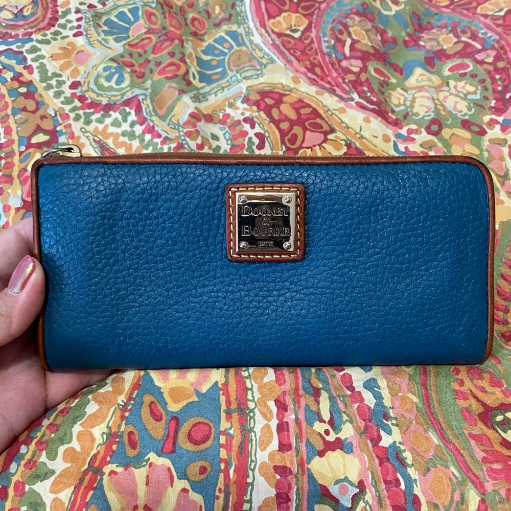 Dooney and Bourke Pebble Grain Zip Clutch in Celadon